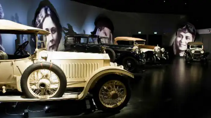Знаменитый автомобильный музей в Турине