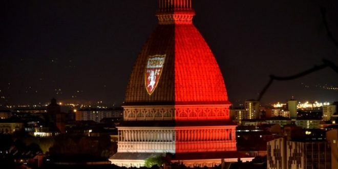 Проекция на Туринской башне футбол Италия