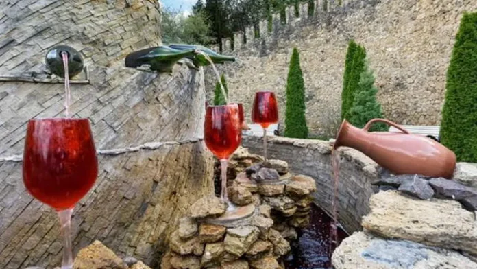 В Италии открывается бесплатный винный фонтан