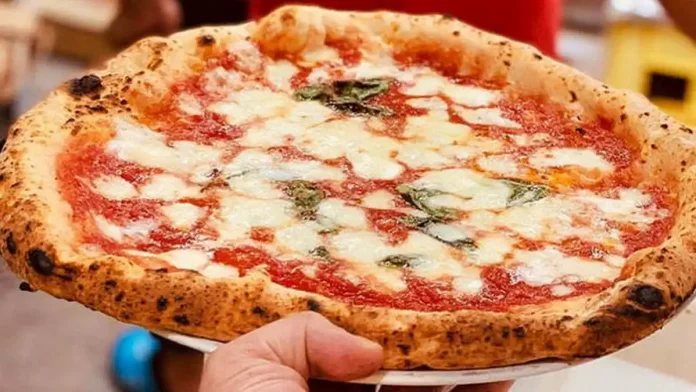 Неаполитанская пиццерия в Турине знаменитая Sorbillo