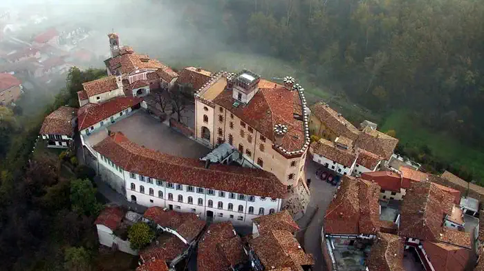 В 19 веке замок Бароло стал летней резиденцией для последних маркизов Фалетти - Карло Танкреди и Джулия