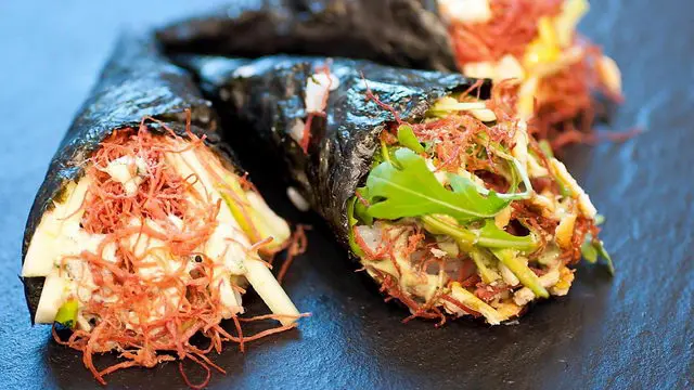 В Турине родилось Crushi, где традиции суши и пьемонтское мясо Фассона объединяются в восхитительном гастрономическом симбиозе. Исследуйте эксклюзивное меню и погрузитесь в мир неповторимых вкусовых ощущений.